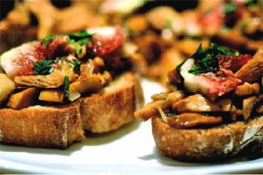 Chanterelle & Fig Crostini