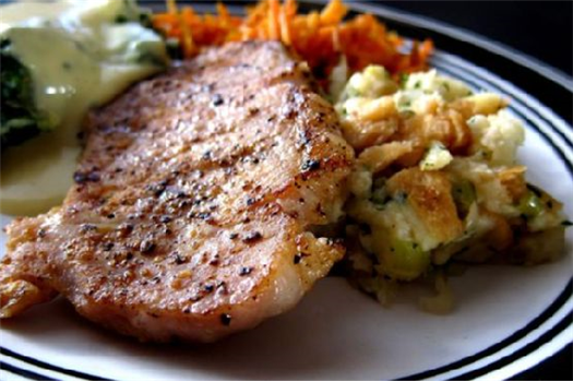 Easy Pork Chops on Stuffing