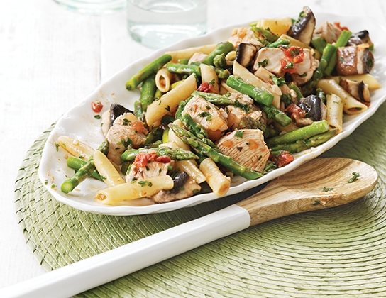 Ontario asparagus and chicken pasta salad with zesty dressing