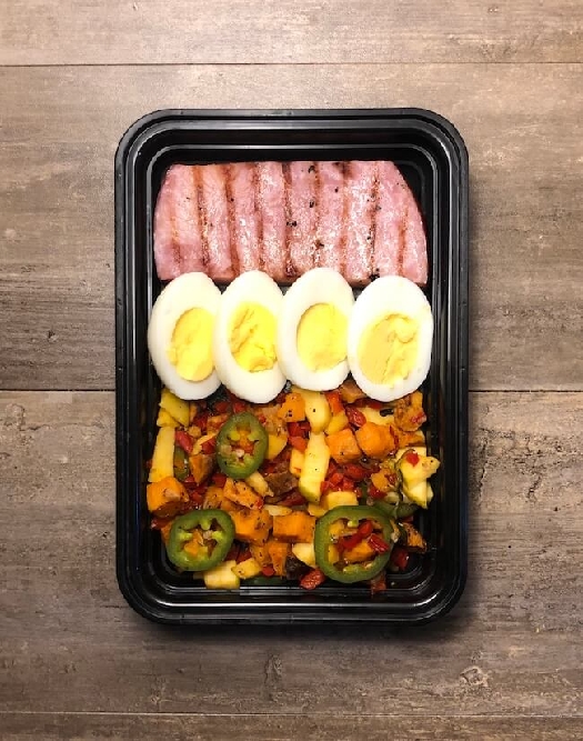 Jalapeño apple sweet potato hash with ham and eggs - the meal prep manual
