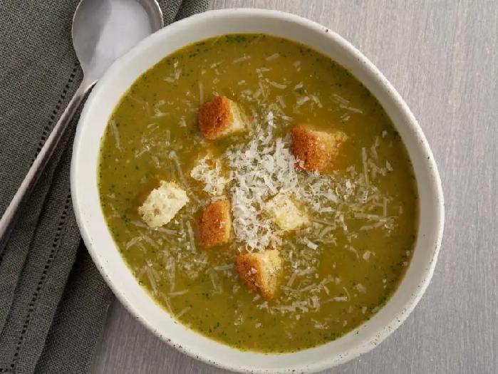 Kale and broccoli soup recipe