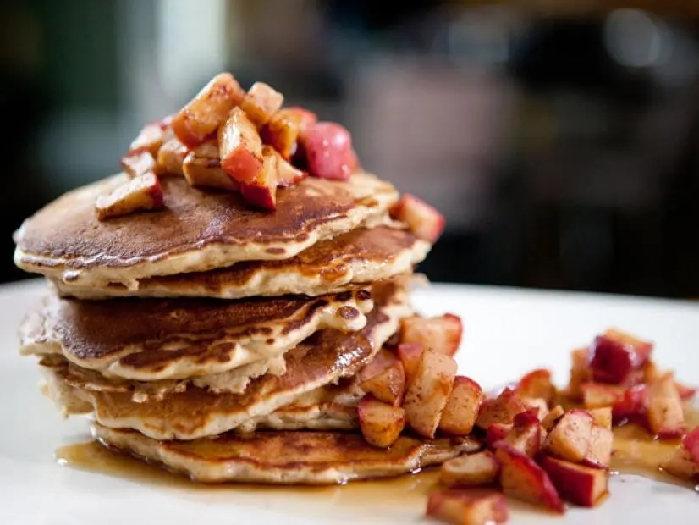 Oatmeal pancakes with maple-glazed roasted apples recipe