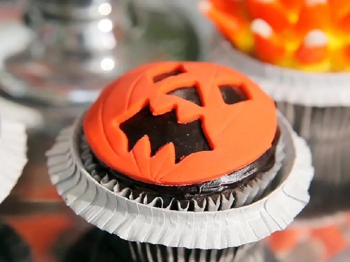 Jack-o-lantern cupcakes recipe