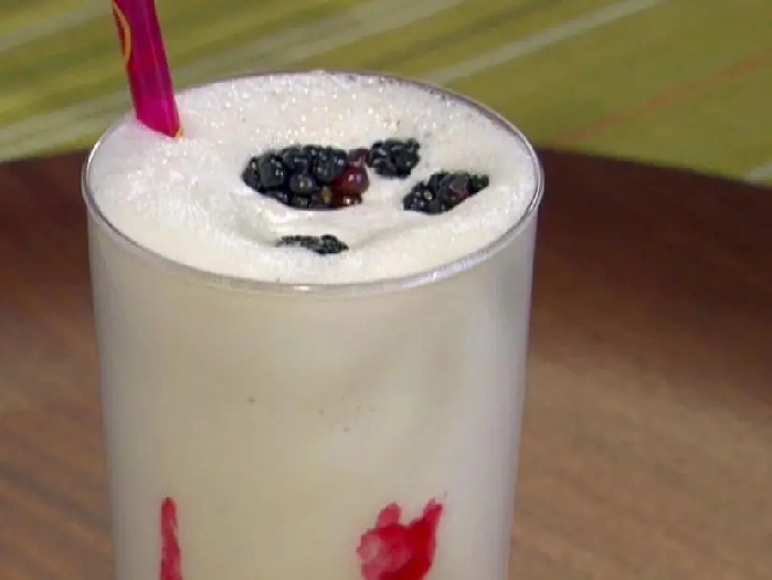Vanilla bean-nutmeg shake with blackberry swirl recipe