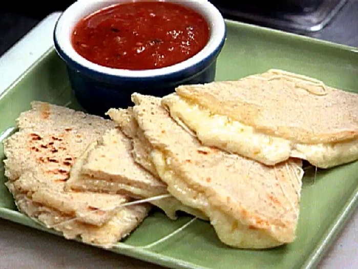 Quesadillas con queso recipe