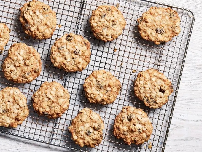 Oatmeal, walnut and raisin cookies recipe