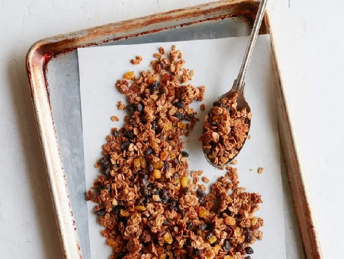 Oatmeal raisin cookie granola recipe