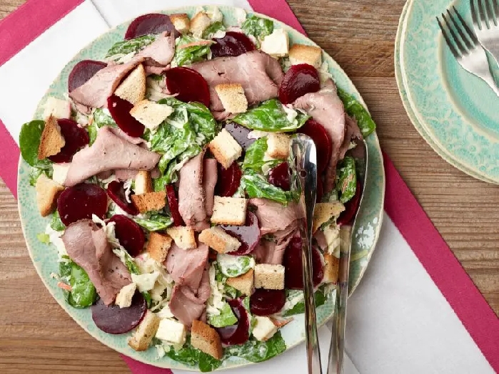 10-minute beef-and-beet salad with horseradish dressing recipe