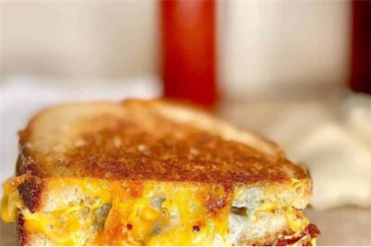 Buffalo Chicken Grilled Cheese