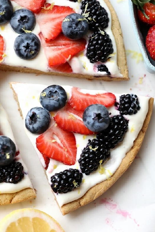 Healthy fruit pizza