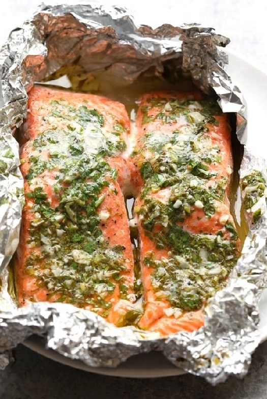 Grilled salmon in foil