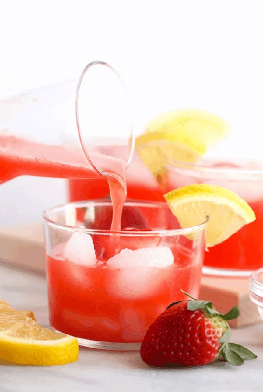 Strawberry vodka lemonade