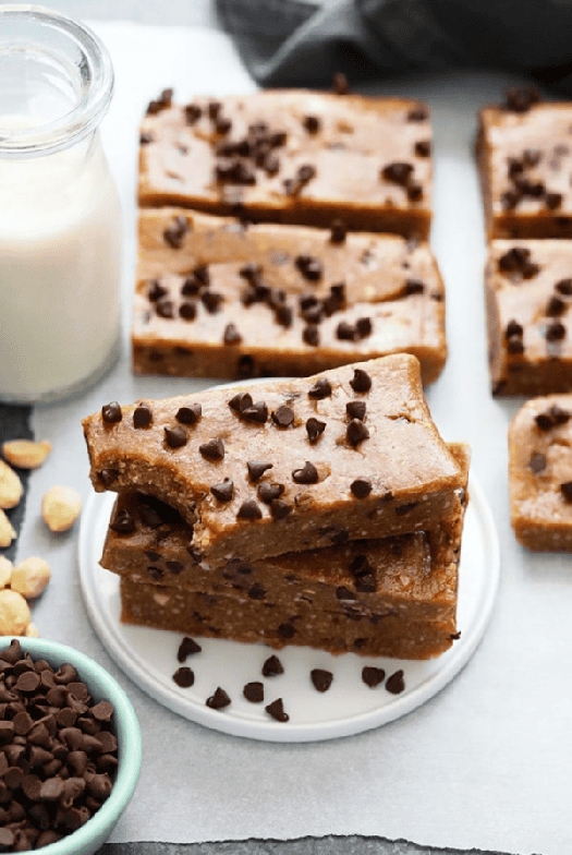 Homemade peanut butter chocolate chip larabars
