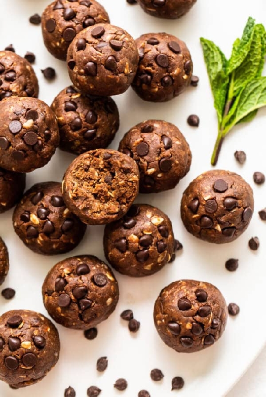 Mint chocolate protein balls