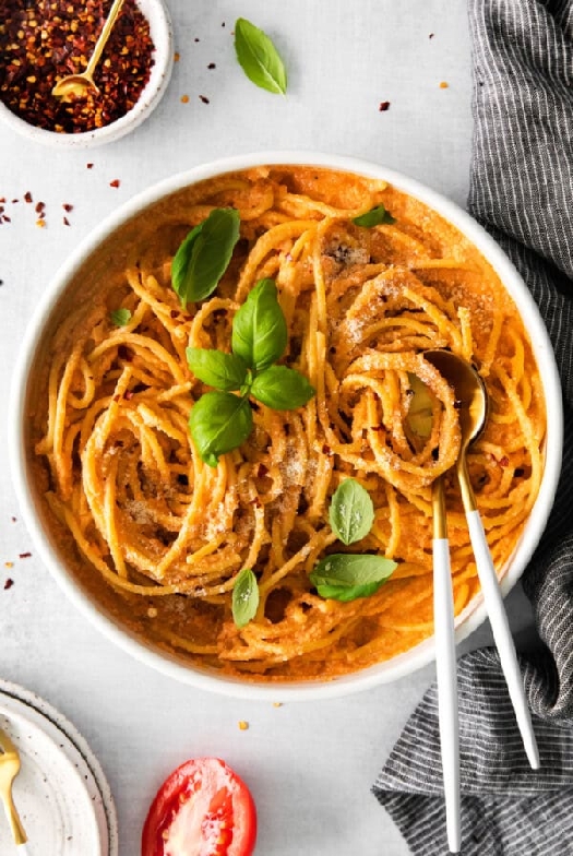 Creamy tomato vegan pasta