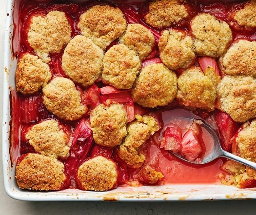 Rhubarb, strawberry & elderflower 'scrumble'