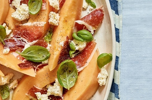 Melon & jamón with requesón