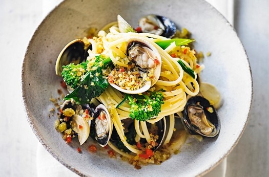Quick clam, broccoli & chilli linguine