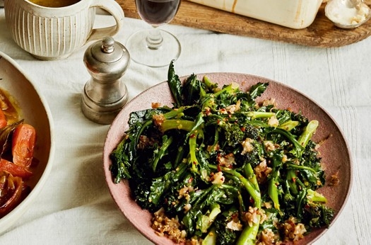 Purple sprouting broccoli with anchovies, garlic & lemon