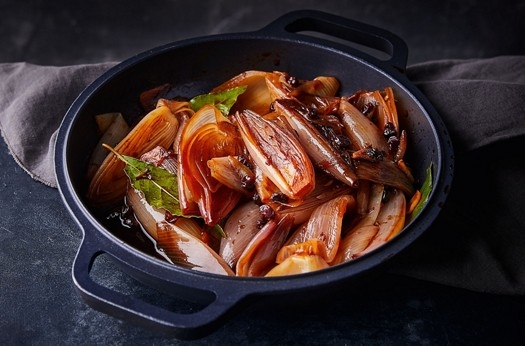 Sharp-sweet shallots