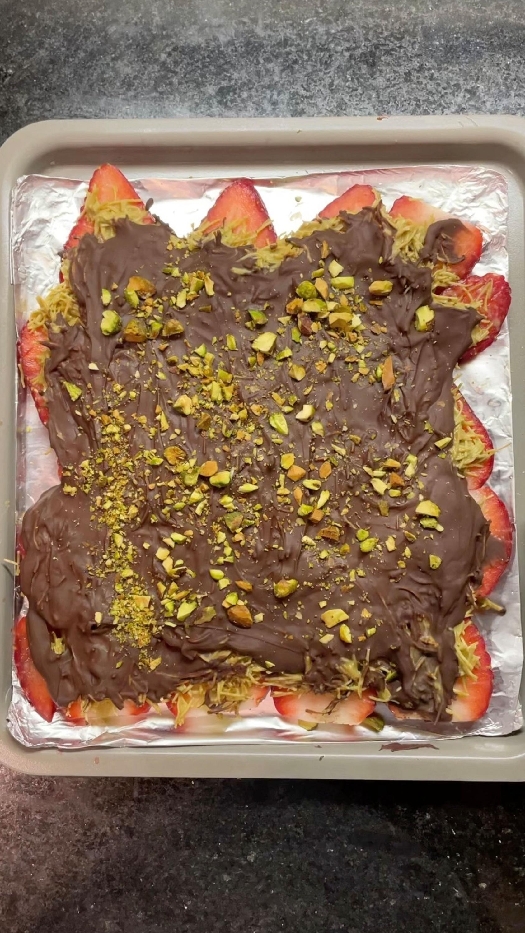 Strawberry dubai chocolate bark