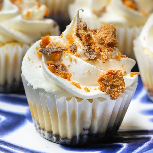 Mini butterfinger cheesecakes