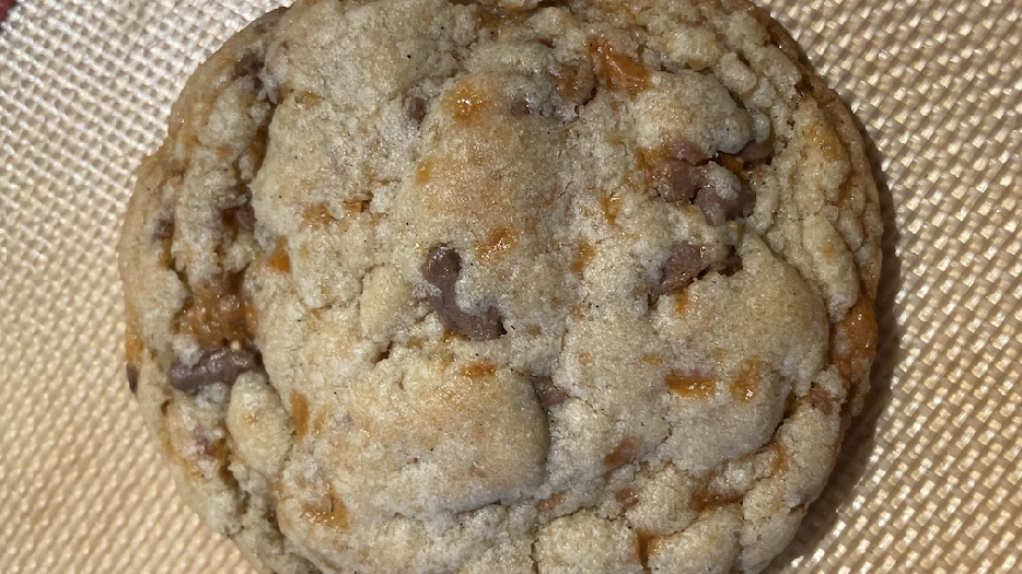Butterfinger bits cookie