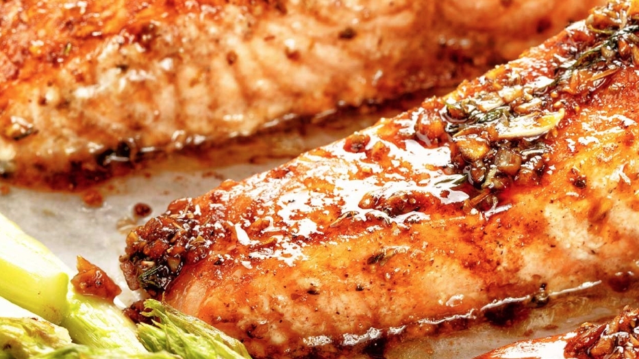 Broiled salmon recipe: a juicy 20-minute fillet with glossy glaze