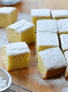 Powdered donut cake