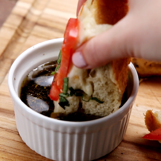Tomato mozzarella garlic bread dippers
