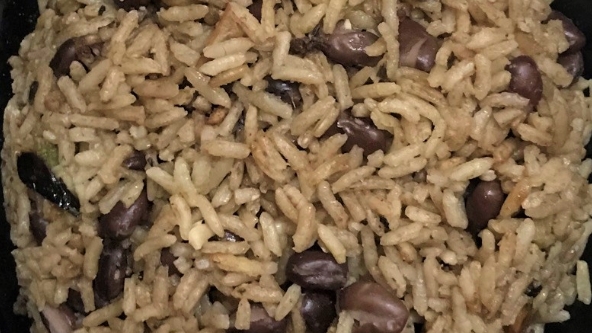 Moros con cristianos (congrí)