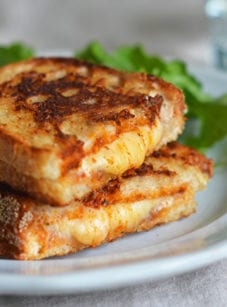 Grilled cheese sandwiches with sun-dried tomato pesto