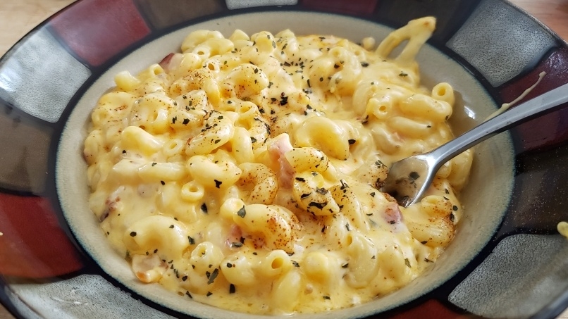 Bacon and roasted garlic mac & cheese