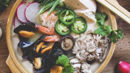 10-minute healthy donabe stew