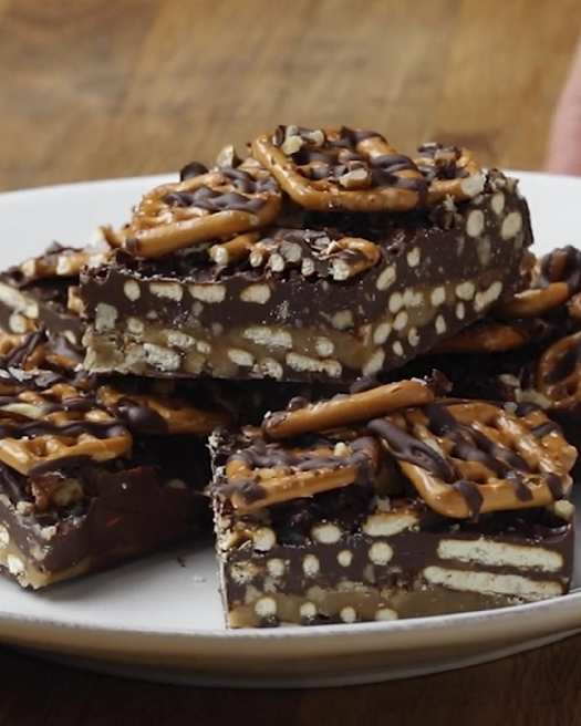 Pretzel toffee treats