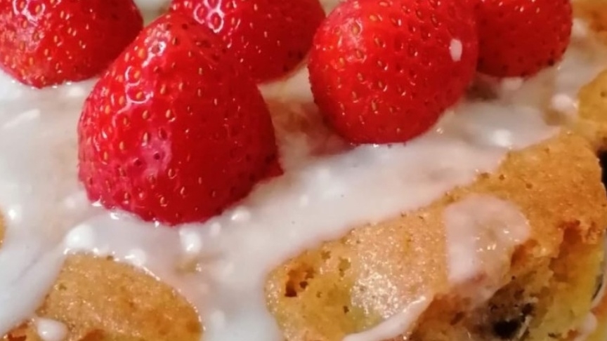 Blueberry and lemon cake