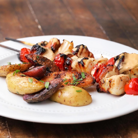 Grilled peppercorn chicken skewers