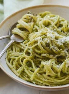 Linguine with creamy arugula walnut pesto