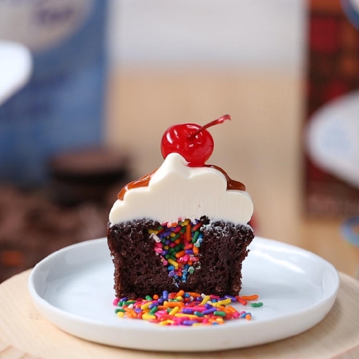 Chocolate pinata cupcake: cherrystein’s monster
