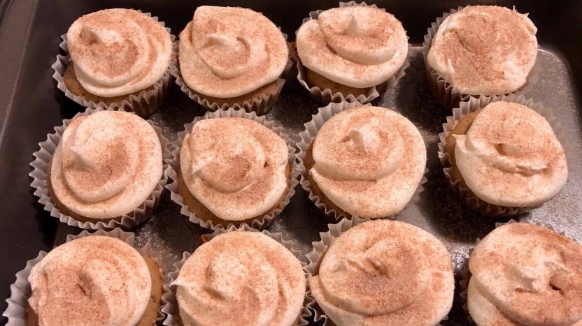 Vegan snickerdoodle cupcakes