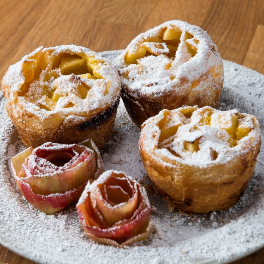 Mini vanilla apple strudels