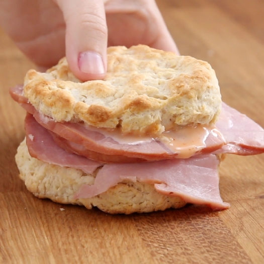 Country ham biscuits with honey sriracha mayo