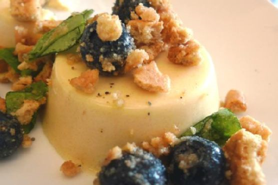 Honey Panna Cotta With Blueberries and Graham Crackers