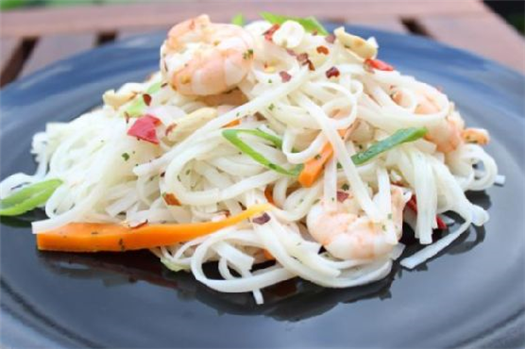 Rice noodle salad with sesame oil dressing