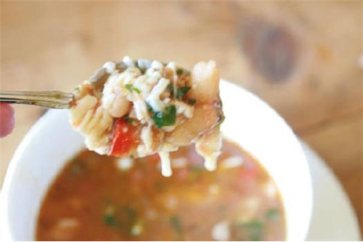 Chicken, Red Pepper, and White Bean Chili